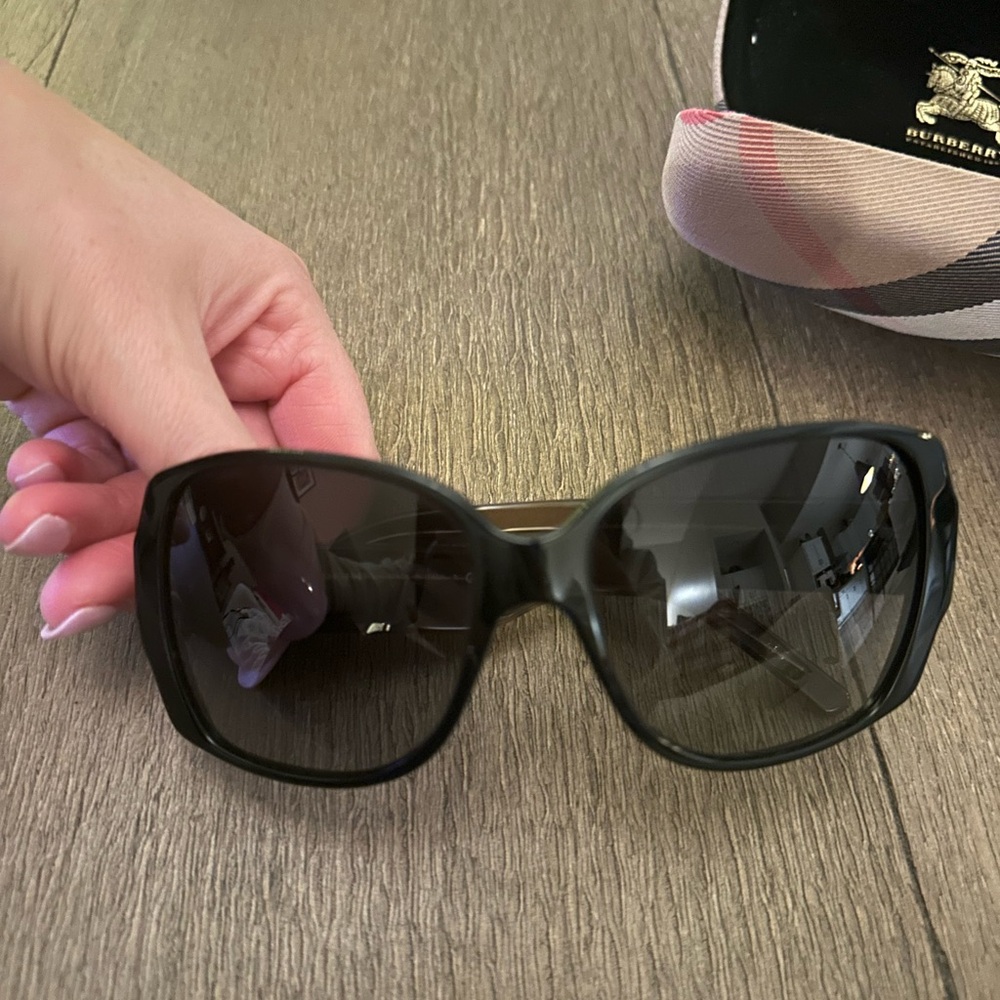 Burberry Black Sunglasses with Check Case | Burberry B4105-M 3346/8g - Picture 2 of 7